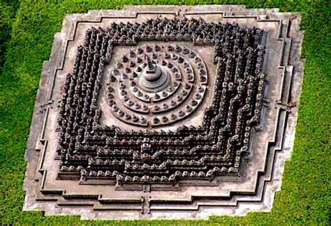 The Borobudur Kalpavriksa Mandala: A Cosmic Journey Through Intricate Stone Carvings!