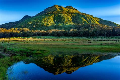 The Guardian Spirit of Mount Apo! A Powerful Depiction of Nature's Wrath and Ancient Ancestor Worship