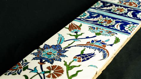 The Kütahya Tile Panel: A Tapestry of Turquoise and Cobalt Dreams!