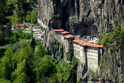 The Monastery of Sumela A Breathtaking Fusion of Byzantine Influence and Anatolian Landscape!