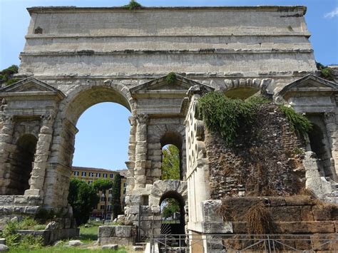 The Porta Maggiore Triumphal Arch: An Architectural Symphony in Stone and Glory!